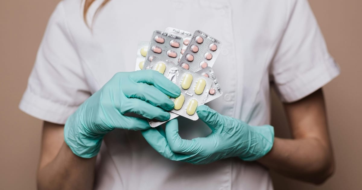 A nurse holding tablets